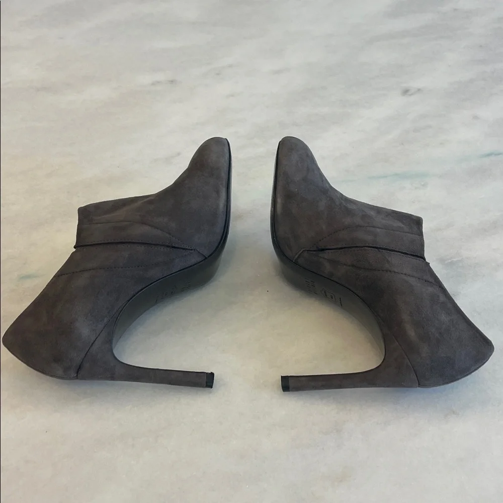 Stuart Weitzman Altamira Peep Toe Booties Londra Gray Suede Women's Size 8